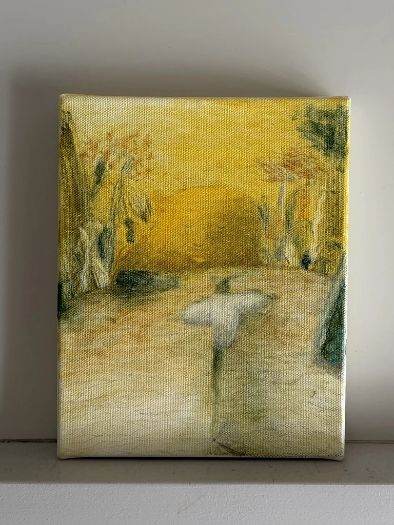 黄色い空間に、台と人の姿を描いた作品